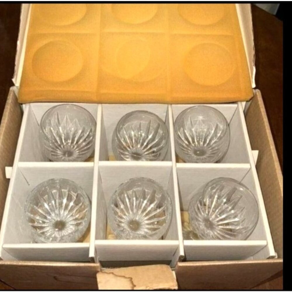 Baccarat Crystal Wine Glass 8 Oz Clear - Picture 7 of 7
